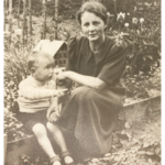 Maria Pedrett mit Paul 1941